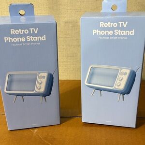 Retro TV Phone Stand in Blue